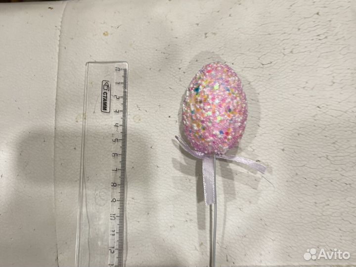 Яйцо пасхальное на железной палочке