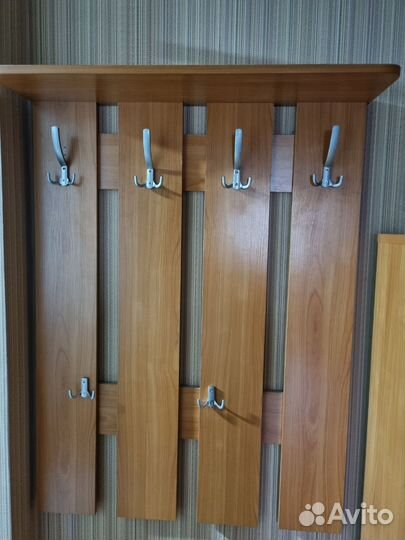 Прихожая вешалка с ящиком