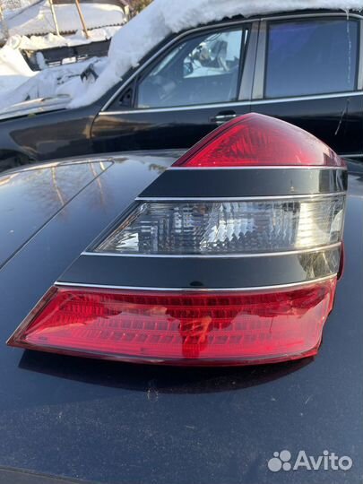 Задний правый фонарь на w221
