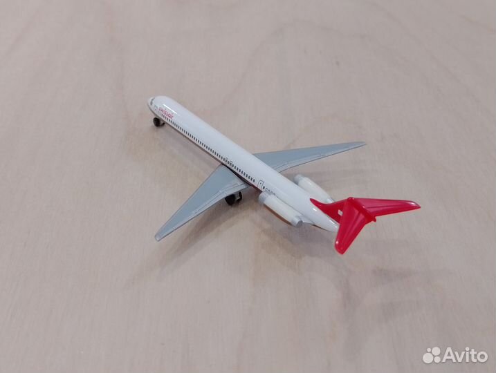 Самолёт в коробке. McDonnell Douglas MD-81 