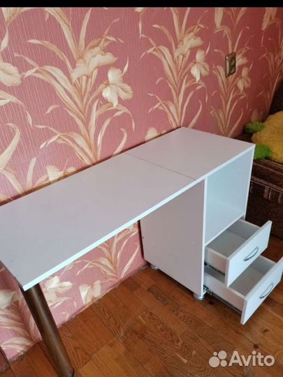 Маникюрный стол складной бу