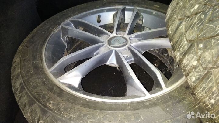 Goodyear Ultragrip 600 205/55 R16 94T