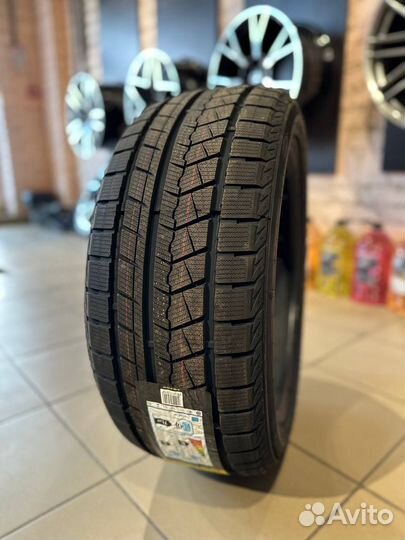 Sonix Snowrover 868 165/70 R13 79T
