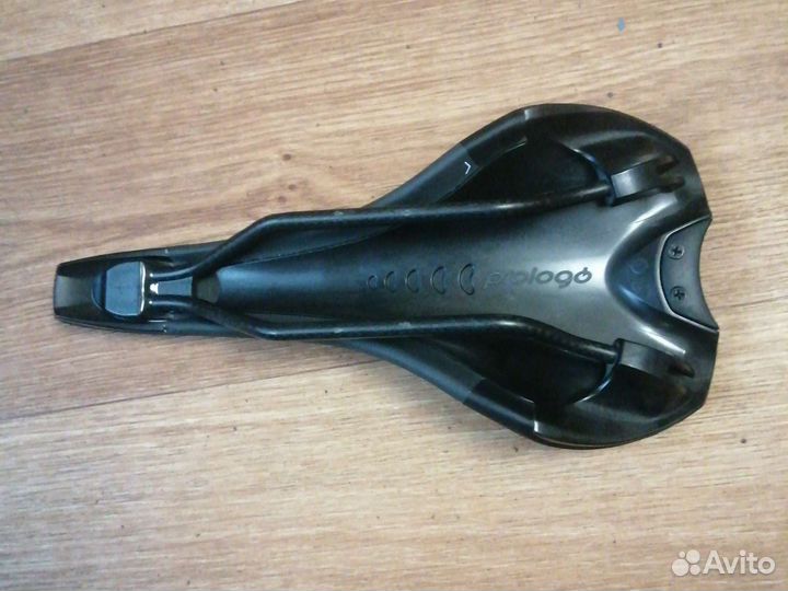 Седло для велосипеда карбон