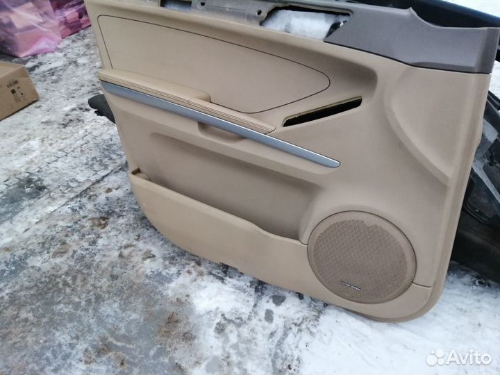 Обшивка передней левой двери Mercedes ML W164