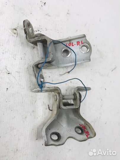 Петли передней левой двери hyundai solaris 1