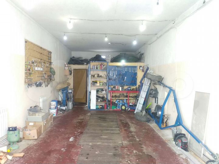 Гараж, > 30 м²