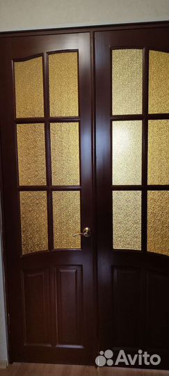 Дверь входная и межкомнатные деревянные с коробкой