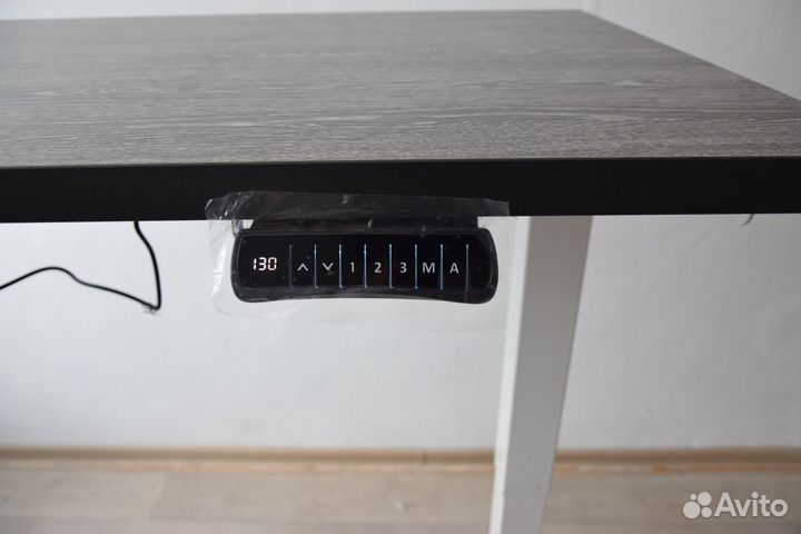 Стол компьютерный с подъемным механизмом