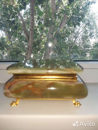 Шкатулка нефритовая старинная