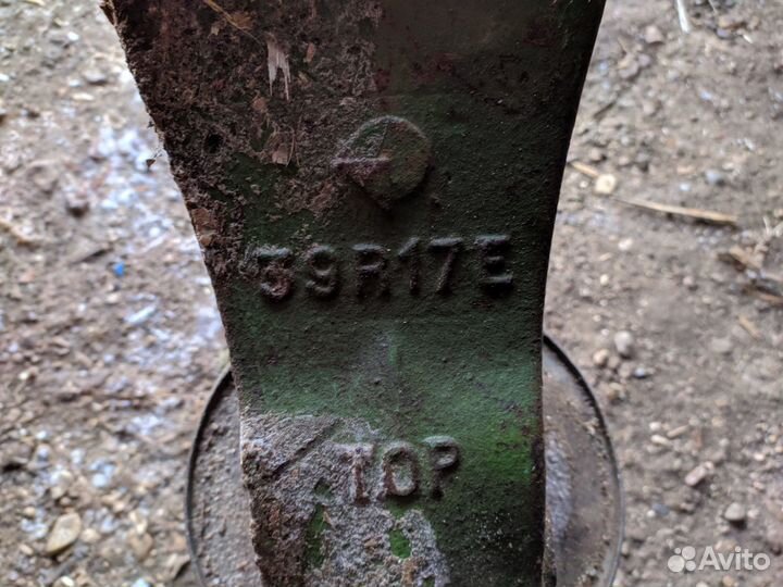 Центральный клин для экскаватора hitachi