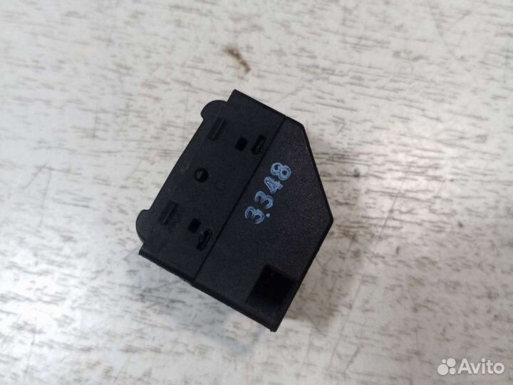 Кнопка стеклоподъемника Volkswagen Passat B5+