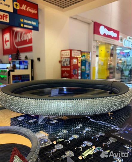 Оплётка на руль со стразами