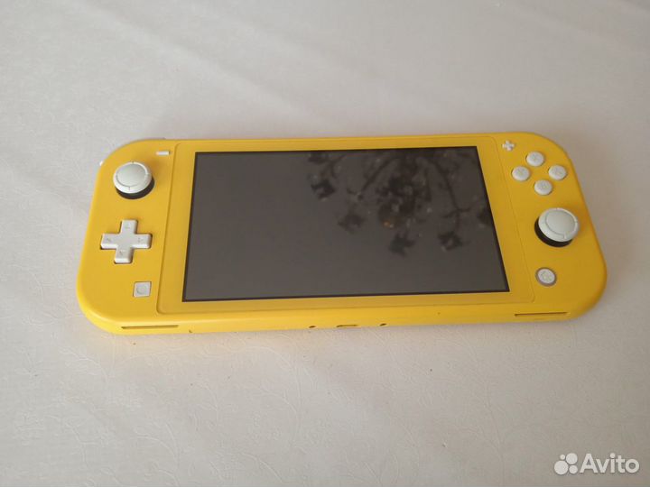 Nintendo switch lite с играми В хорошем состоянии