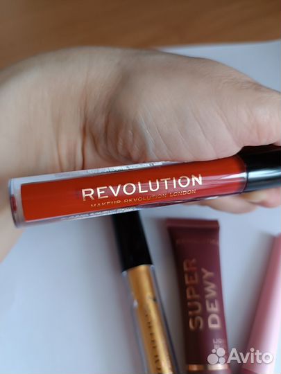 Косметика пакетом MakeUp Revolution