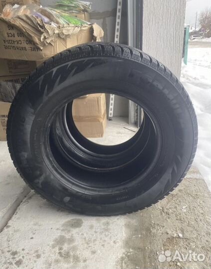 Pirelli Formula Ice 215/70 R16