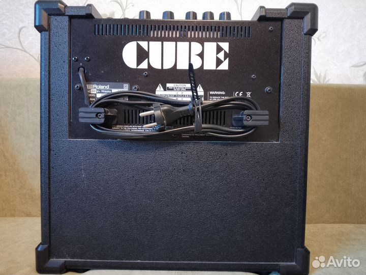 Комбоусилитель процессорный Roland Cube 20XL