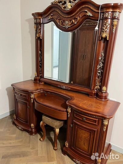 Спальный гарнитур