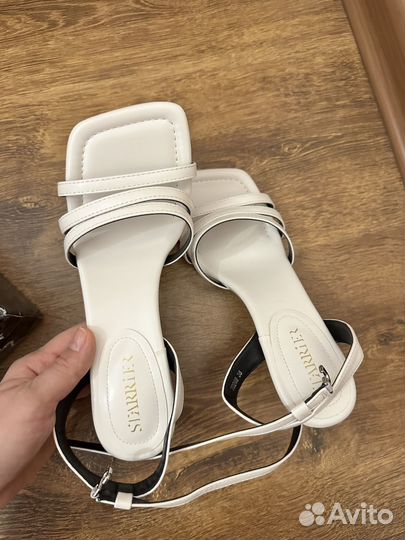 Босоножки женские
