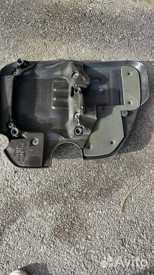 Крышка двигателя на Dodge Challenger 2020