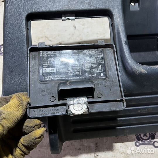 Накладка торпедо нижняя Nissan Primera P11