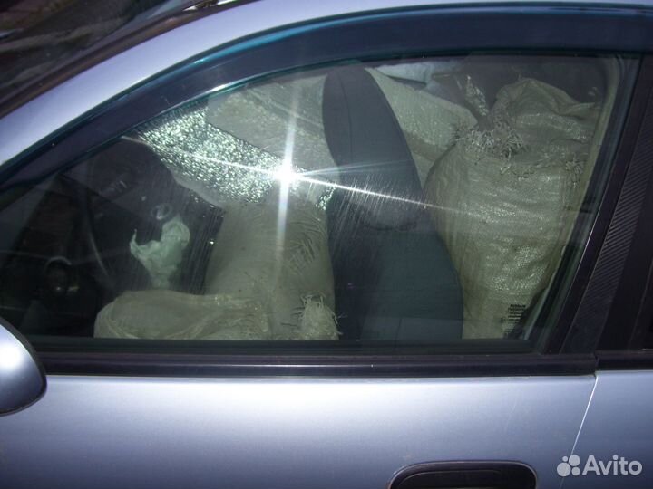 Ниссан альмера N 16 стекло