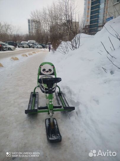 Детский снегокат со спинкой