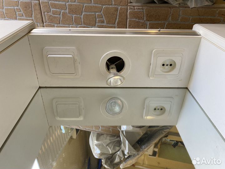 Шкафчик для ванной навесной с зеркалом бу