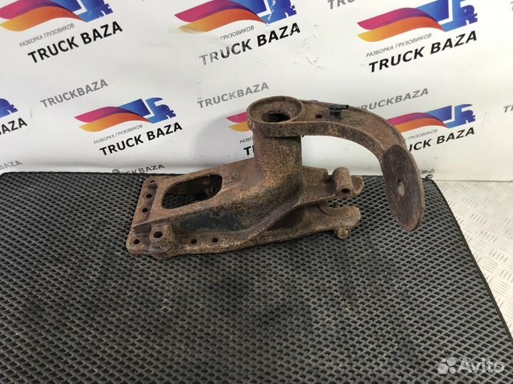 81432155194 Кронштейн реактивной тяги правый