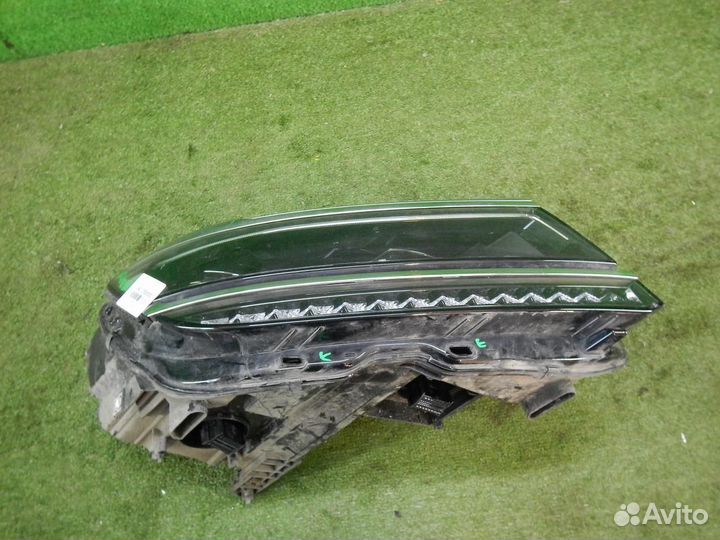 Фара правая Volkswagen Tiguan