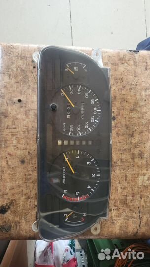 Приборная панель Toyota Land Cruiser 90