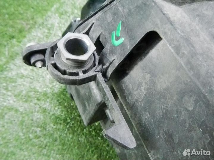 Фара правая Volkswagen Tiguan