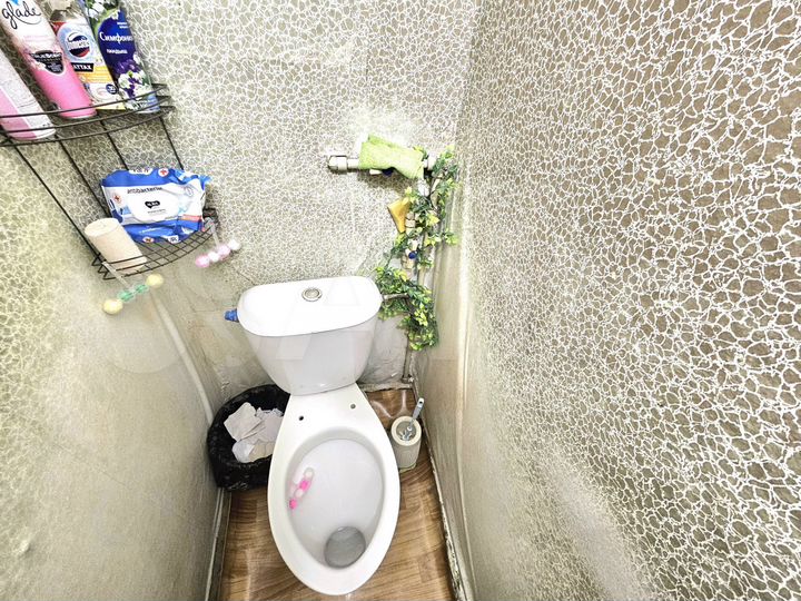 Комната 13 м² в 6-к., 3/3 эт.