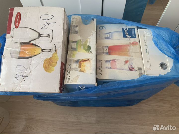 Стаканы, бокалы для пива, шампанского