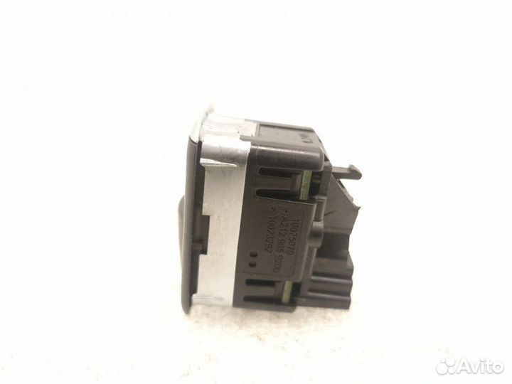 Кнопка открывания багажника Mercedes-Benz E-Class