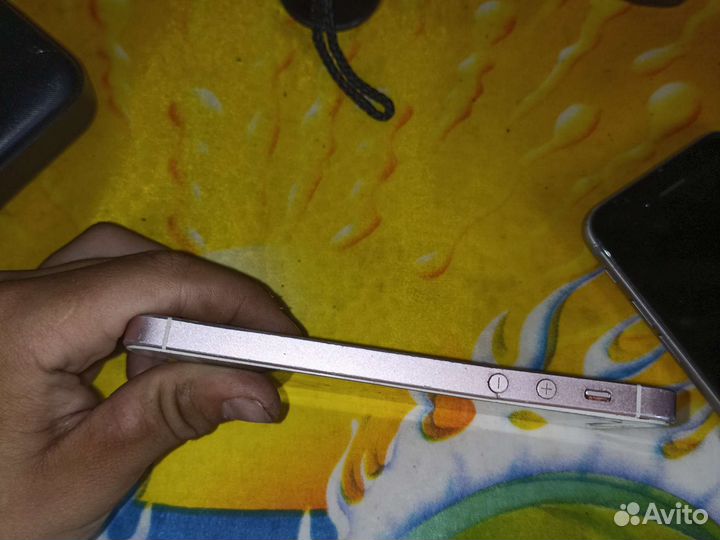 Телефон iPhone 5se