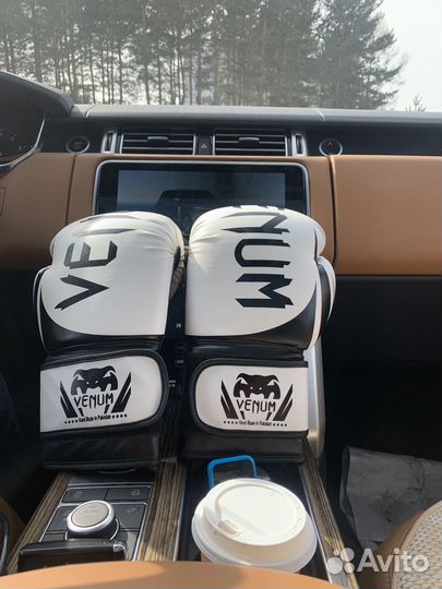Боксерские перчатки venum