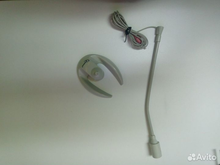 Микрофон на стойке для компьютера