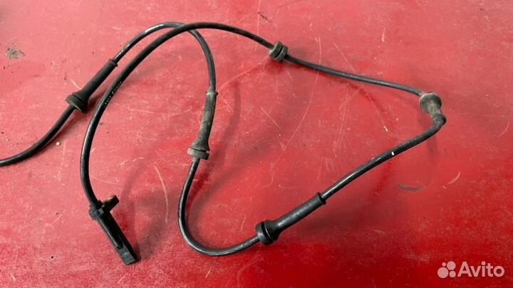 Датчик ABS передний правый Nissan Fuga PY50 Y50