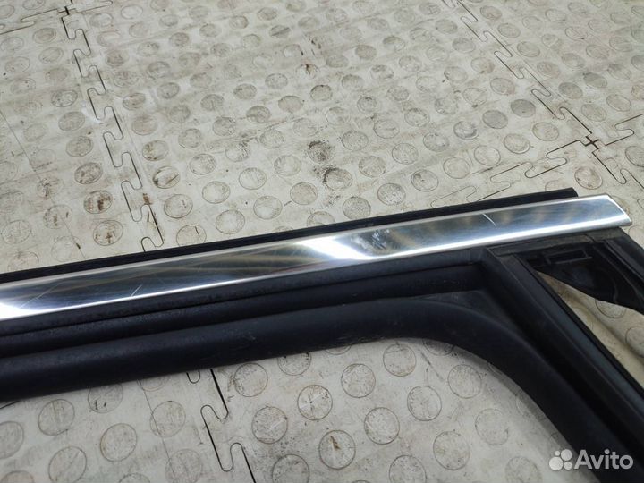 Уплотнитель стекла двери задний левый Hyundai