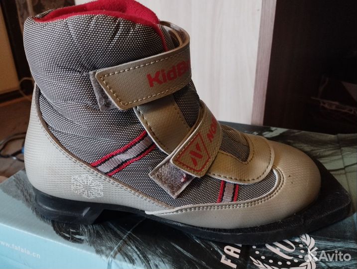 Лыжные ботинки