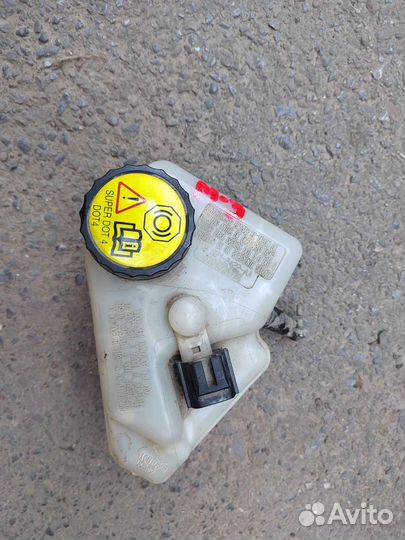 Форд Мондео 3. Бачок тормозной жидкости