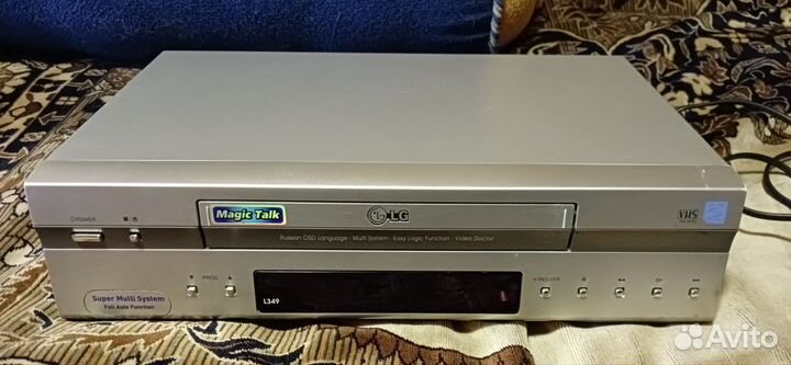 Видеомагнитофон LG + кассеты