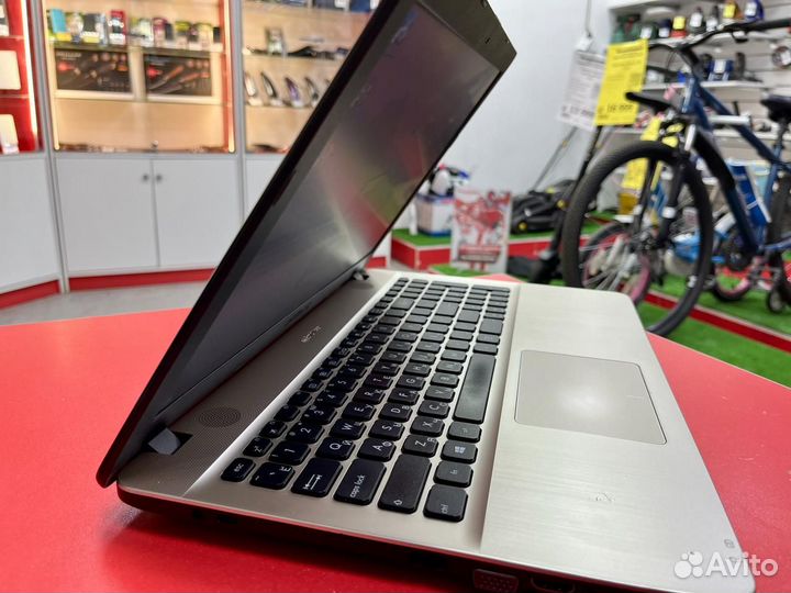 Ноутбук asus D541N