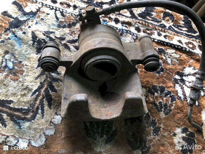 Суппорт на toyota camry SV40