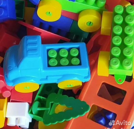 Пакет игрушек для мальчика. Коробка конструктора