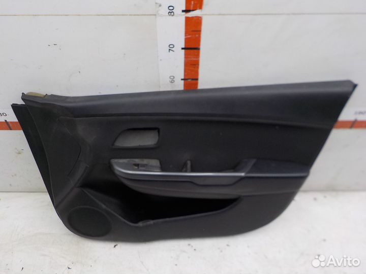 Обшивка двери передней правой на Kia Rio