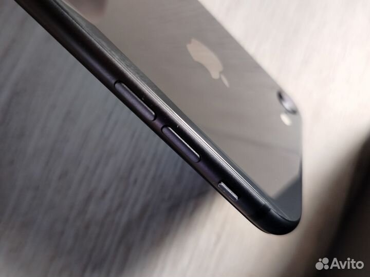 iPhone 8, 64 ГБ
