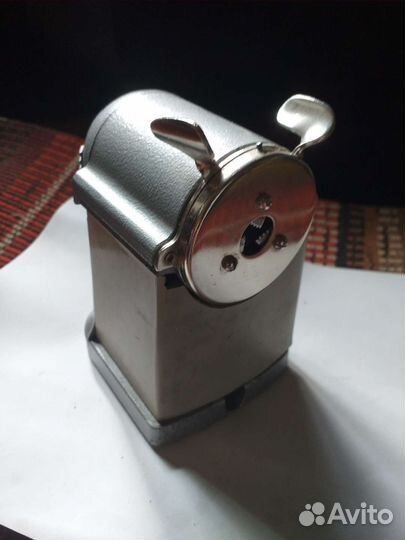 Точилка для карандашей механическая