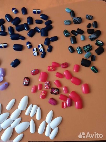 Накладные ногти разные
